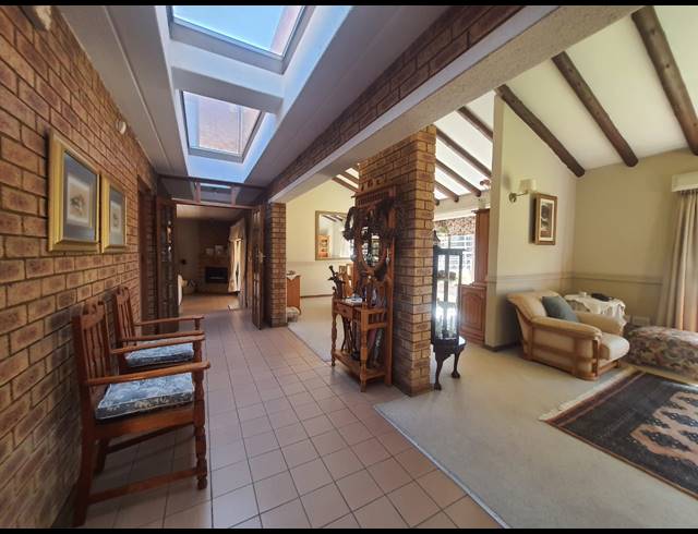 5 BEDROOM HOUSE FOR SALE IN VANDERBIJLPARK SE 3